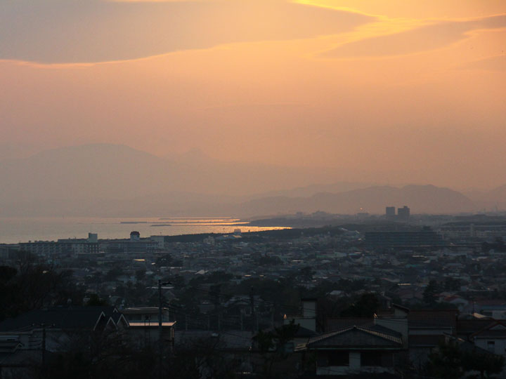 地元民も知らない 片瀬山から夕陽と富士山 そして町並みのパノラマビューを Shonan Garden 湘南ガーデン