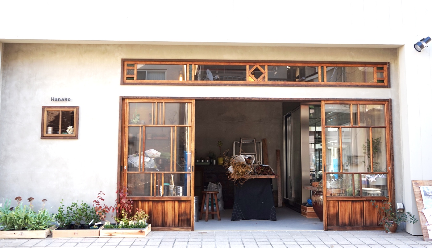 和洋折衷のハイセンスな花束 インテリアグリーンを 宮井商店 花屋 Hanaro Shonan Garden 湘南ガーデン